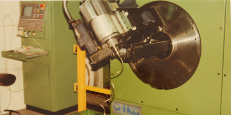 Första CNC-styrda trådbockningsmaskin på R-Kås